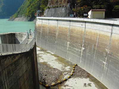 �^���f�Ɠ����H�㕔