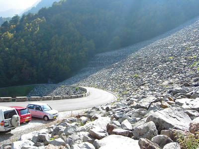 ��̉����ɒ��ԏ�