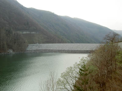 ��̂��㗬���猩��