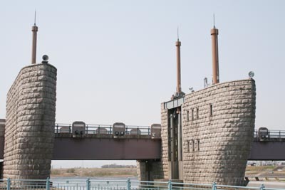 ������O���猩��ƑD���w��Ɍ����܂�