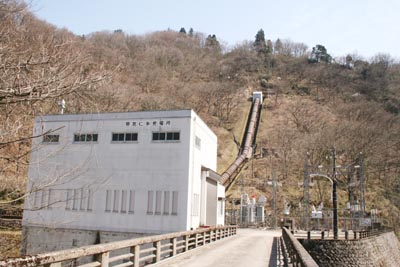 �m�����͔��d��