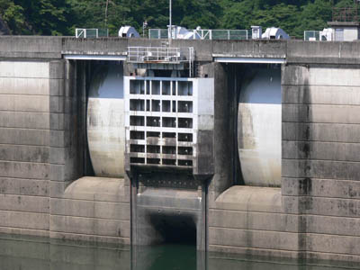 ���W�A���Q�[�g�͂Q��