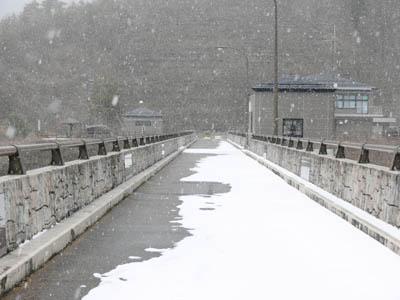 天端は通行可能です