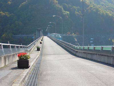 天端は歩行者ならば通れます