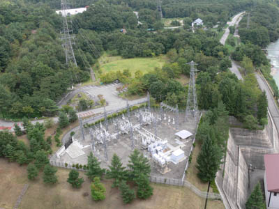 ダム直下の大町発電所