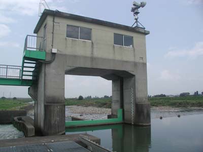 �{�����ɂ��鐅��