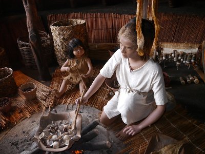 竪穴式住居の内部