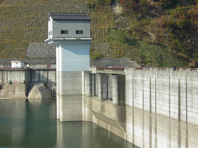 �E�ݑ�����搅���ƍ^���f������