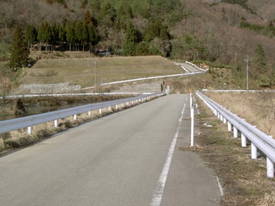 �V�[�͓��H�ɂȂ��Ă��Ď����Ԃ��ʂ�܂�