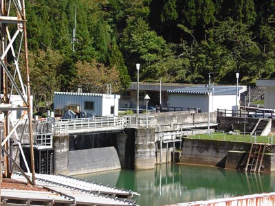 ���ݏ㗬�����猩�����