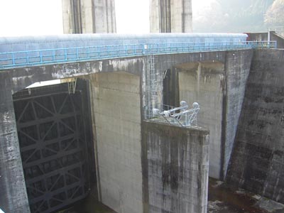 ローラーゲートを下流側から