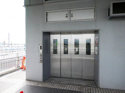 あいの風プロムナード 堀岡側エレベーター