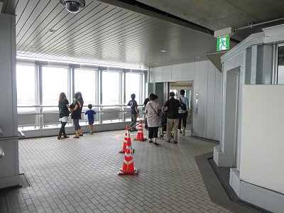 あいの風プロムナード エレベーター乗降口