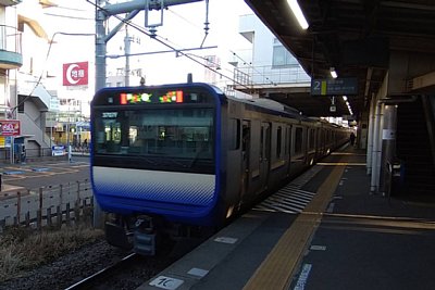 E235系1000番台電車