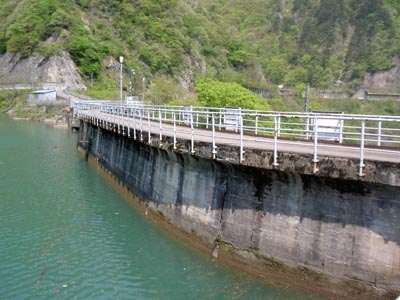 副堤体を上流側から眺める