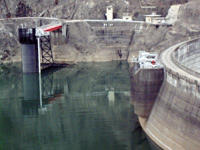 堤体上のラジアルゲート巻揚機