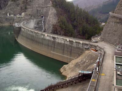 展望台からダム全景