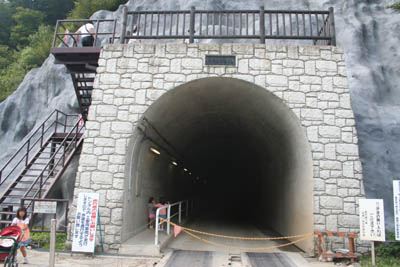 ���ݑ��̃g���l��