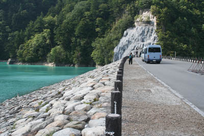 �V�[�����̏㗬��������