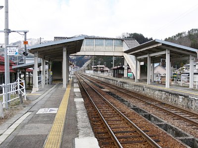 跨線橋は駅の必須アイテムと言えましょう