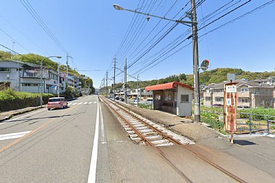 伊野方面ホームは舗装はされているが・・・