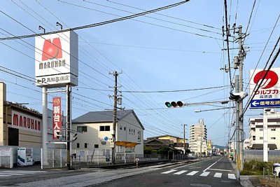 ���΂Ƀ}���n����