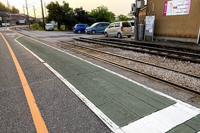 下り線ホームはペイントホームでした