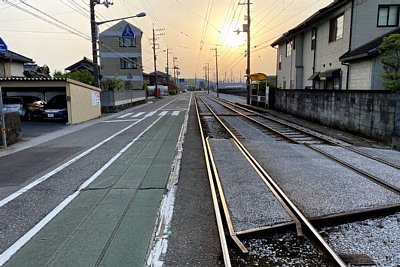 下り線ホームはペイントホームでした