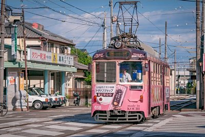 600形電車が到着します
