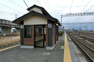 島式ホームに待合室