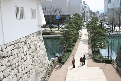 本丸と二の丸を結ぶ大手橋