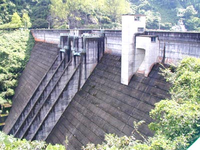 内川ダム左岸から