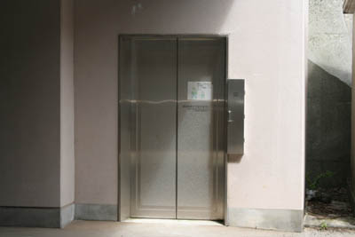 �č��L�ւ̃G���x�[�^�[