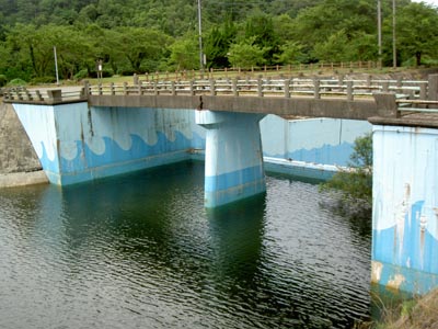 自由越流式洪水吐