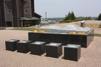 立体模型や説明板が設置されています