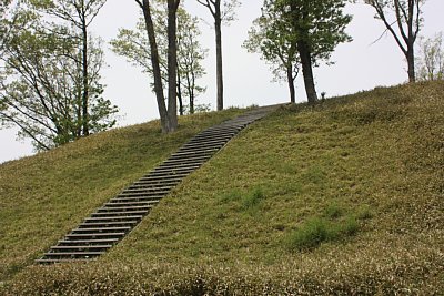 後方部への階段