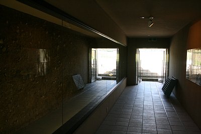 土塁発掘調査展示場の内部