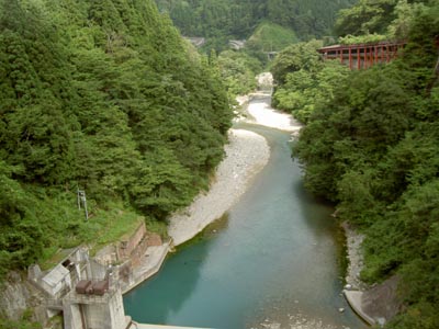 ダム湖は堆砂でほとんど埋まっています
