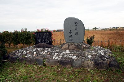 弓庄城本丸跡　土肥氏の居城です