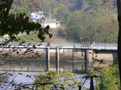 ��̂��㗬���猩��